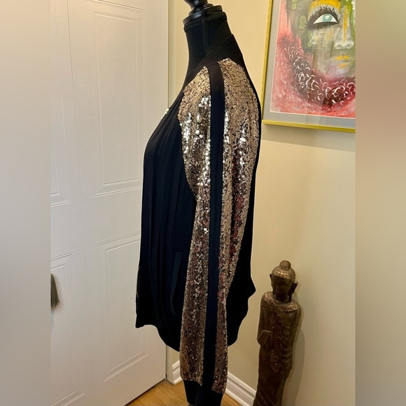 ✅Xhiliration gold sequin zip bomber sweatshirt / black/ front pockets/ NWOT  🖤💛 - Picture 10 of 15